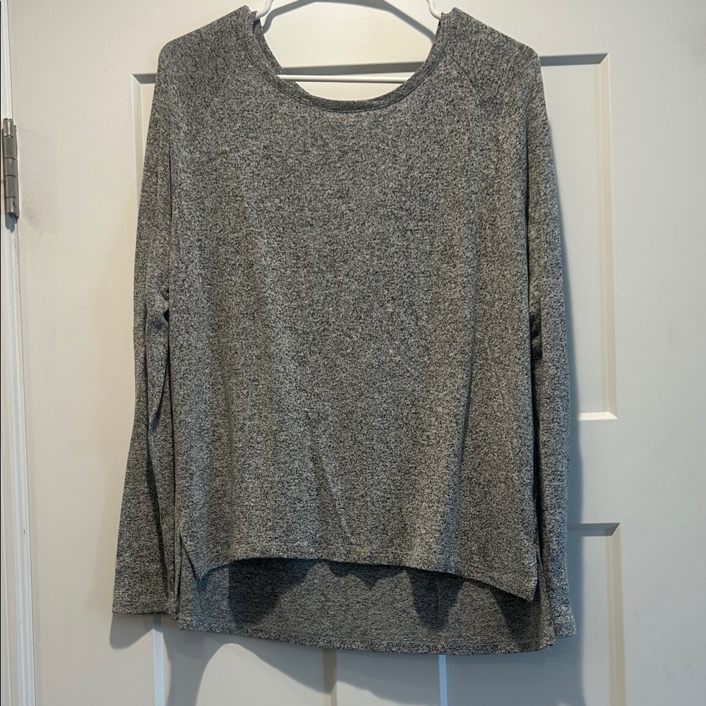 Old Navy Heather Gray Long Sleeve Crewneck Top